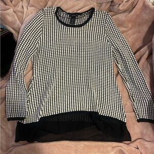 Style and co. Size large

Black and White Checkered Long Sleeve Top
